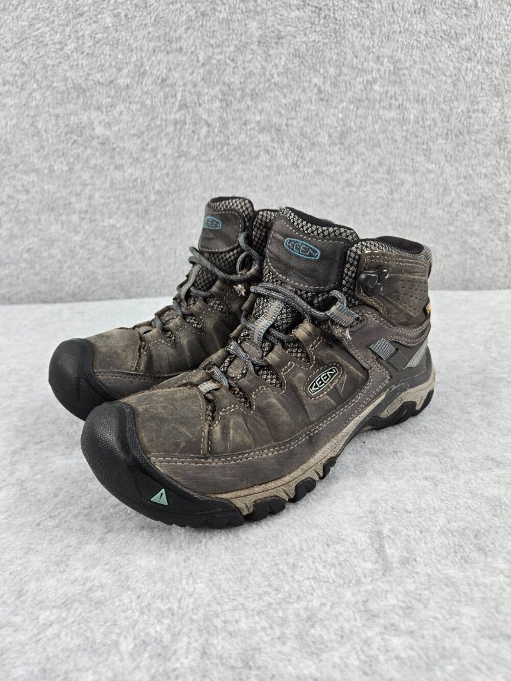 Keen Targhee III Boots Womens 7.5 Mid Waterproof Hiking Trail Shoes *Flaw*